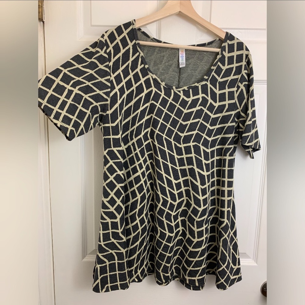 Lularoe top - Picture 3 of 4